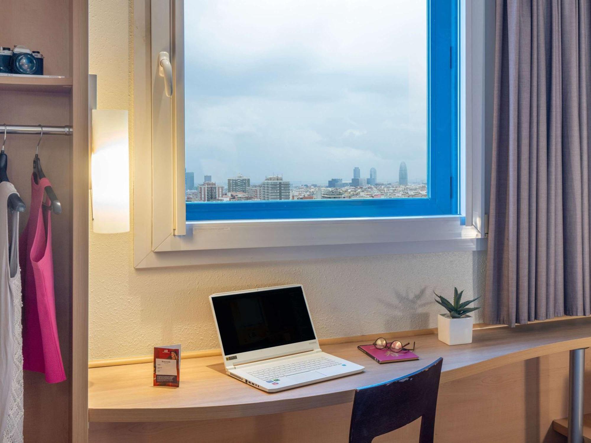 Ibis Barcelona Meridiana Eksteriør bilde